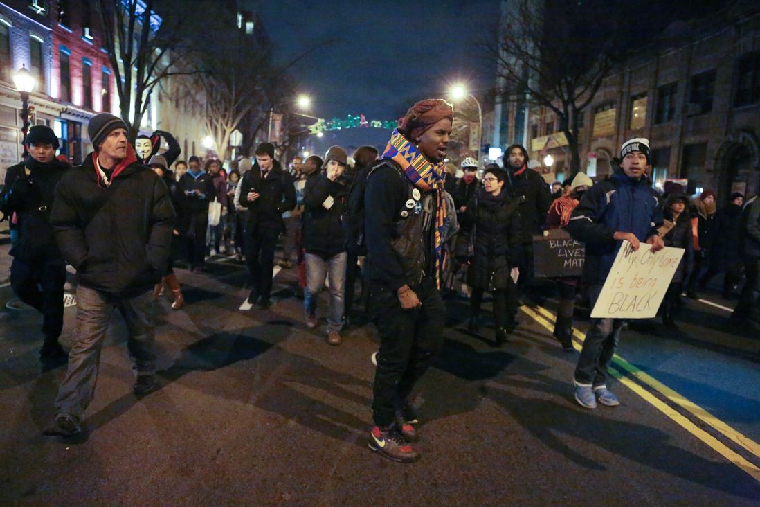 At the conclusion of the basketball game, the protestors embarked on a longer march down Atlantic Avenue, weaving though Downtown Brooklyn and Brooklyn Heights.<br>